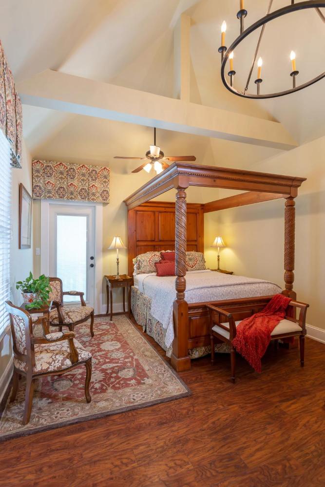 Queen Room interior